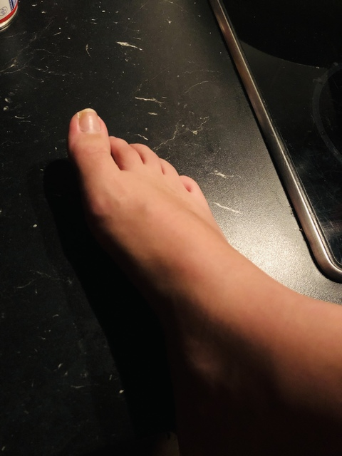 Header of feetlooove9999