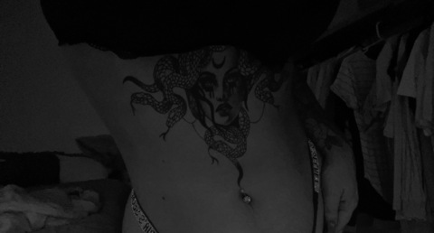 Header of hayley_xo19