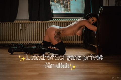 Header of leandrafoxx