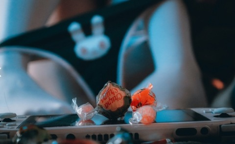 Header of leona_crystal