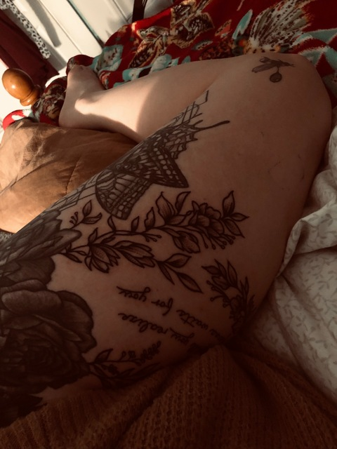 Header of lydiamae93