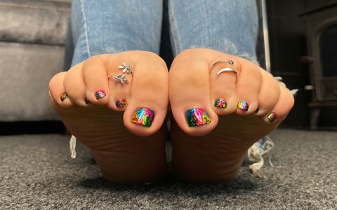 Header of miss_piggy_toes