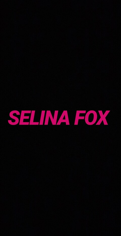 Header of selinafox_official